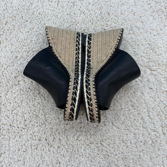 Karl Lagerfeld Paris Carina Leather Embossed Wedge Sandals Black Size 7.5M - Picture 2 of 6